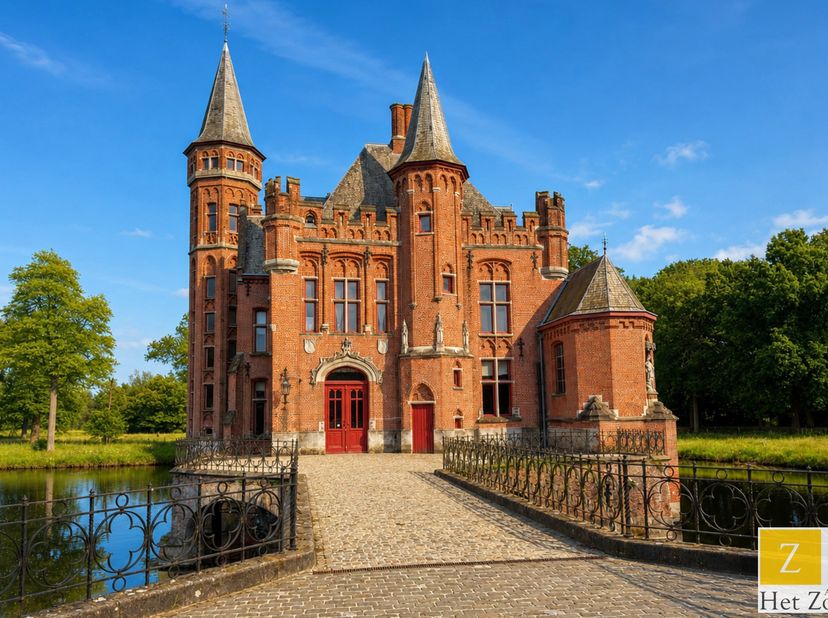 Op slechts enkele minuten van het historische centrum van Brugge bevindt zich het indrukwekkende Kasteel Ten Berghe, een uitzonderlijk domein in een g