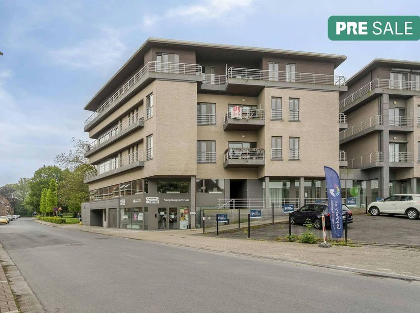 Appartement te koop in Ieper centrum met twee slaapkamers en prachtig terras met uitzicht op de binnenstad. Dit appartement is gelegen de Arsenaalstra