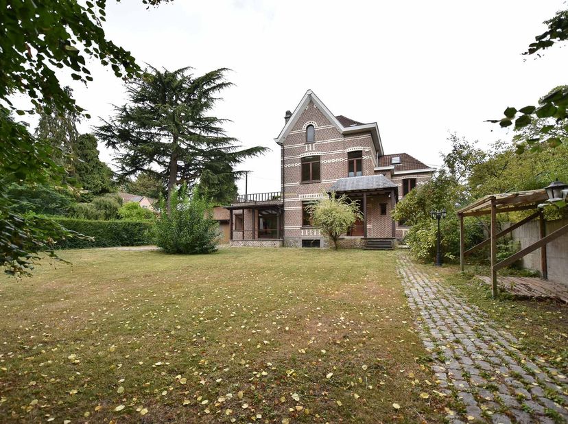 Cette belle maison est située à la frontière entre Wezembeek-Oppem et Tervuren<br />