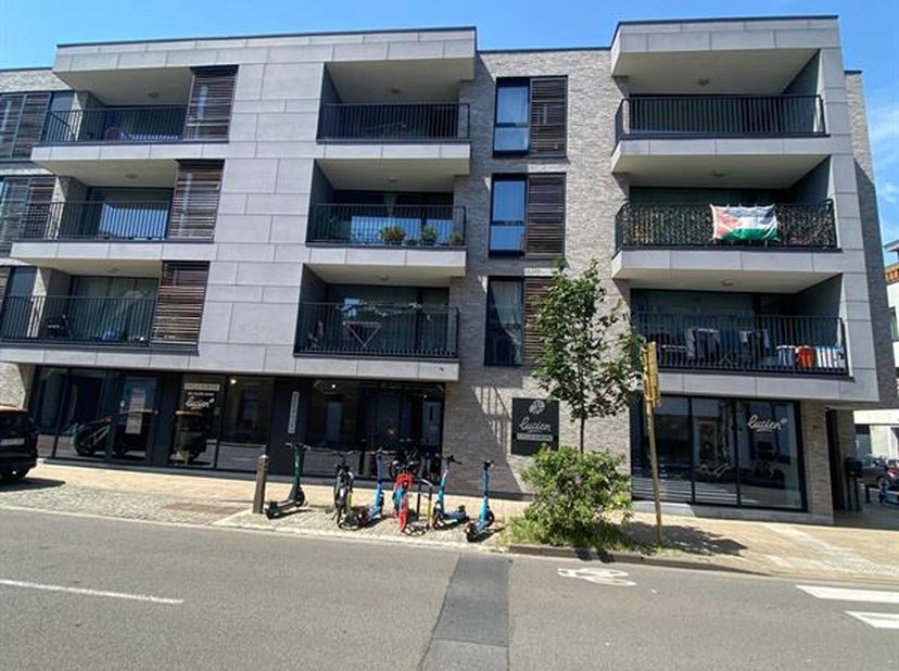Hedendaags appartement met 2 slaapkamers te Evere<br />
Het appartement is gelegen in een zijstraat van de Haagtsesteenweg met tal van voorzieningen i
