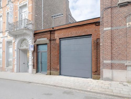                                         Entrepôt à louer à Châtelineau, € 950
