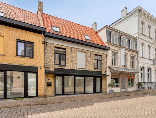                                         Handelspand met woonst te koop in Veurne, € 470.000
