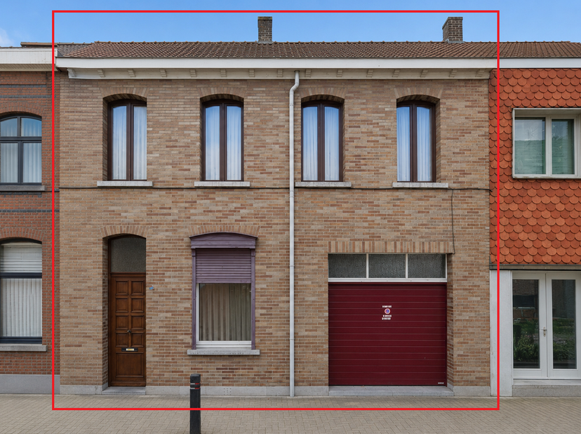Unieke renovatiekans met garage en mogelijkheid tot opsplitsing in hartje Sint-Niklaas<br />
<br />
Deze ruime te renoveren woning in de Kazernestraat