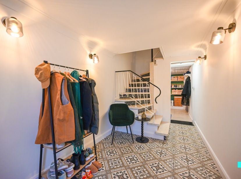 Ontdek deze stijlvolle en instapklare bel-etagewoning&amp;nbsp;met ruime tuin, dakterras en dubbele garage in een rustige en gegeerde straat in Waregem, o
