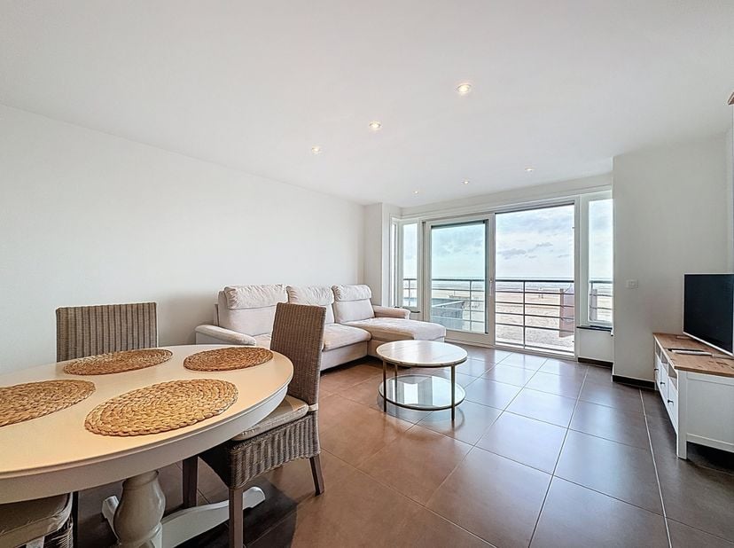 Bel appartement situé au premier étage de la Résidence Estelle.&amp;nbsp; Composition: entrée, cuisine équipée, living avec salle à manger, buanderie, wc,