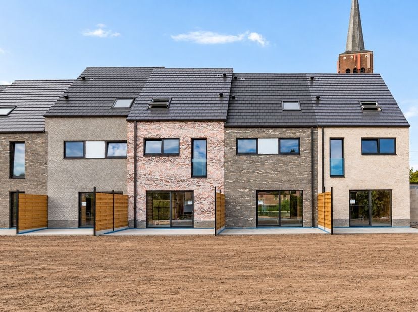 Huis te koop in Onze-Lieve-Vrouwestraat 2 bus W3,
                    2560 Kessel