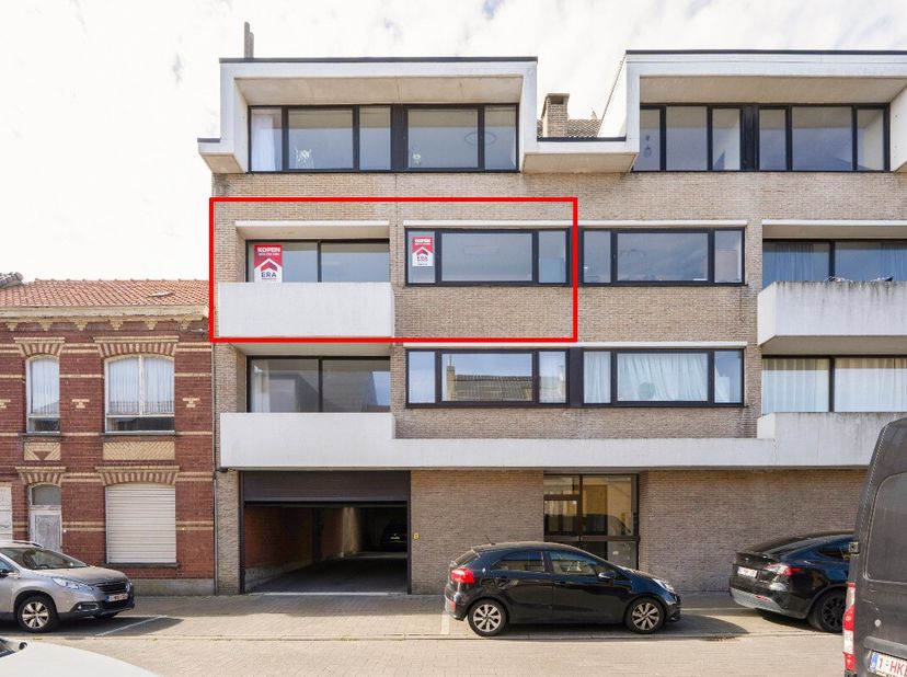 Te koop: instapklaar appartement in Oostende, gelegen in de Slachtersstraat op een rustige, residentiële locatie nabij winkels, scholen en openbaar ve