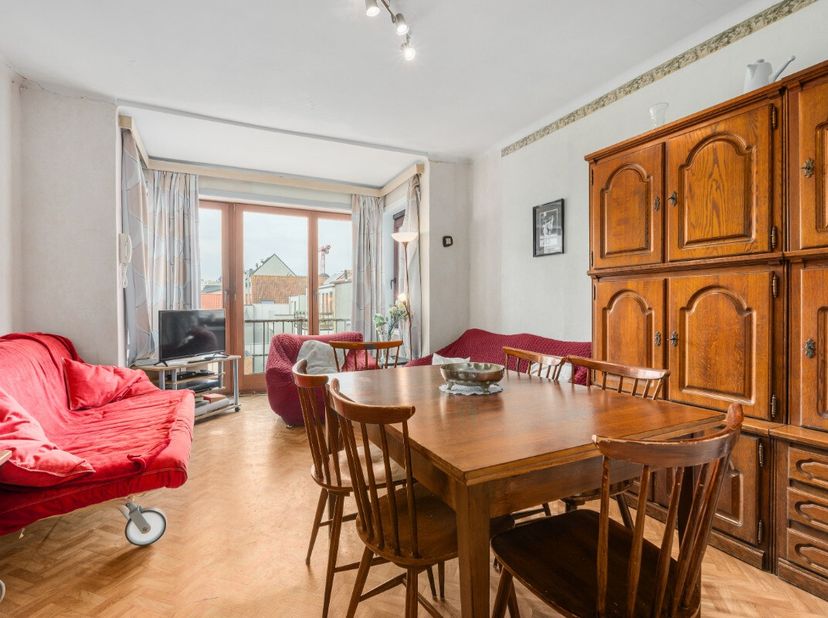 De Panne : Appartement 1 chambre à rénover à vendre, près du centre et de la mer ! Cet appartement 1 chambre à rénover se situe au 3ème étage de la pe
