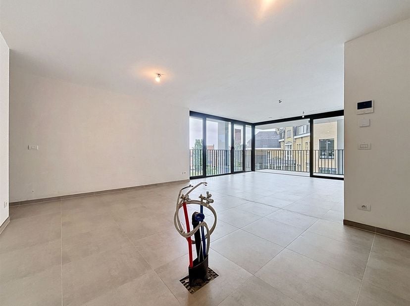 Nieuwbouwappartement in residentie Kasteelvijver te Langemark.<br />
Dit appartement bevindt zich op de tweede verdieping en beschikt over een bewoonb