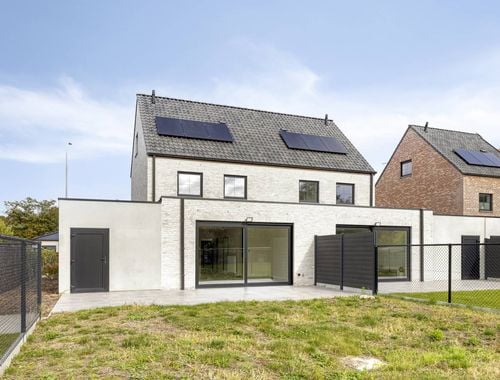                                         Woning te koop in Izegem, € 370.000
