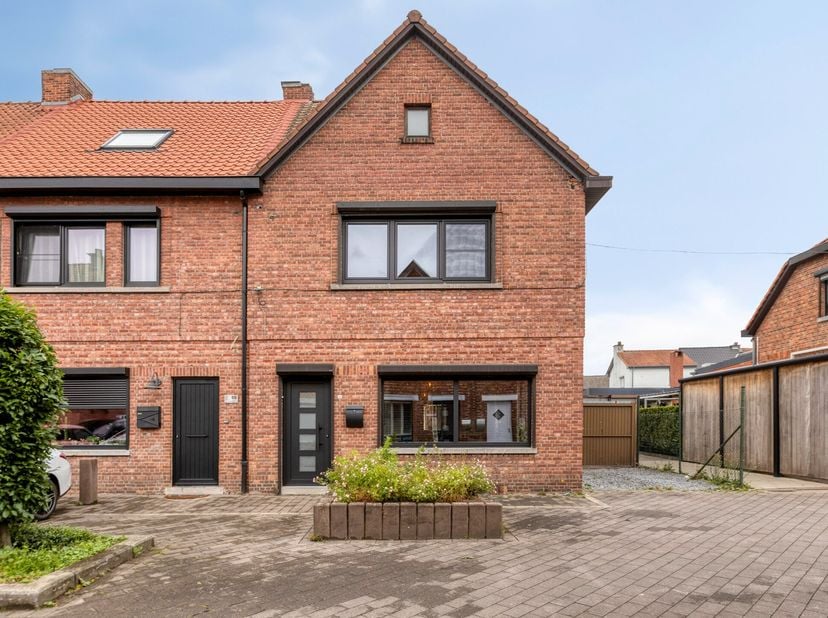 Charmante, instapklare halfopen bebouwing op rustige ligging in Termien (Genk)<br />
<br />
Bent u op zoek naar een gezellige woning met een rustige l