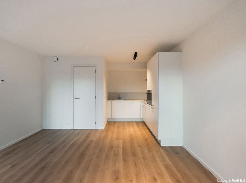 WOLUWE-SAINT-LAMBERT – Eerste bewoning – Ideaal gelegen nabij Woluwe Shopping en de grote invalswegen, in een aangename wijk. Prachtig NIEUW DUPLEXAPP