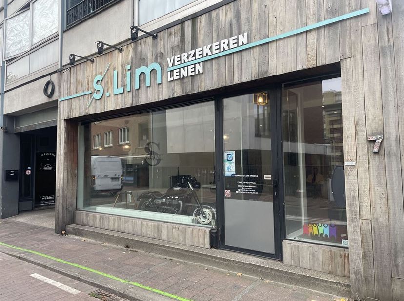 Bien professionnel à vendre
                    à 3600 Genk