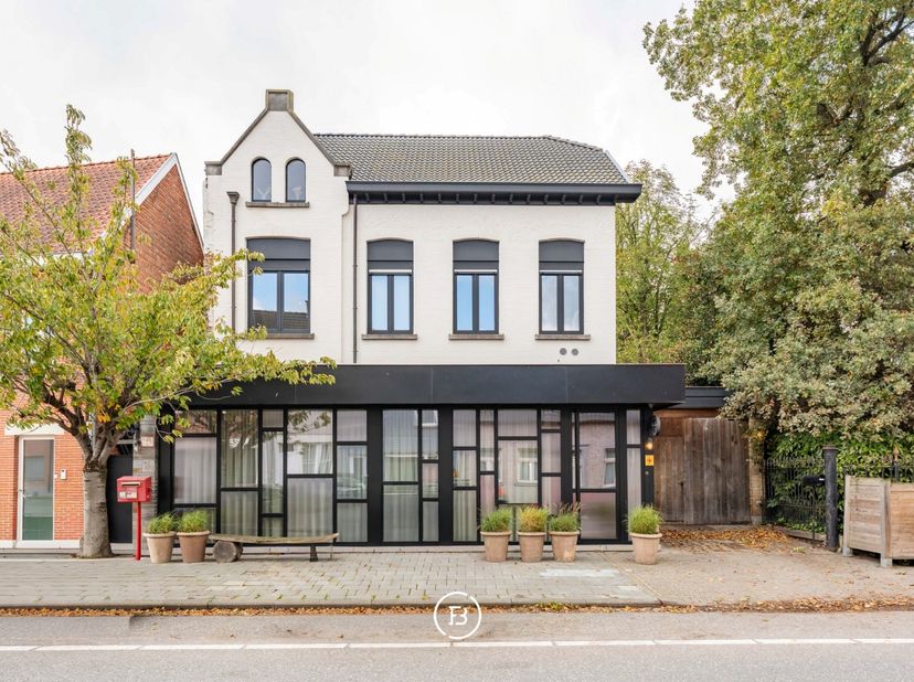 Welkom in deze prachtige, volledig gerenoveerde eigendom te Watervliet.<br />
<br />
Dit karaktervolle pand, opgetrokken in 1907, dat deel uitmaakte v