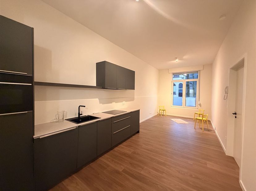 Appartement rénové d'une chambre à coucher dans un emplacement de choix !<br />
Situation : Situation très centrale dans le quartier branché de Borger