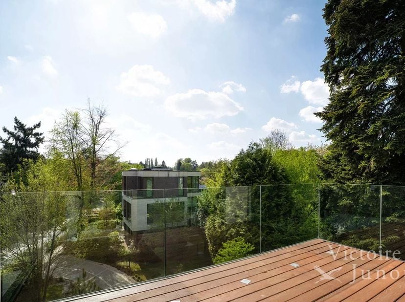 Fort Jaco: schitterende duplex-penthouse van ± 230 m² + 56 m² terras.<br />
Deze prachtige eigendom biedt hoogwaardige afwerkingen en geniet van aange