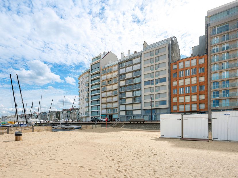 Appartement te koop in Zeedijk-Duinbergen 415 bus 82,
                    8301 Duinbergen