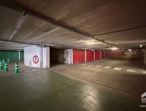                                         Box à vendre à Bruxelles, € 250.000
