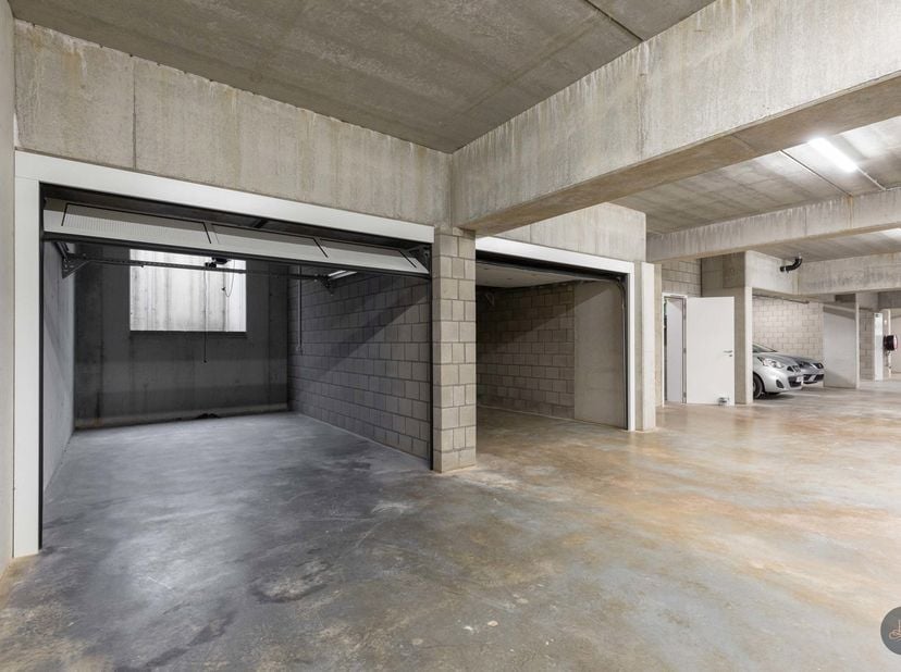 Voor meer info contacteer 016199344 of michael@homixx.be<br />
Deze ondergrondse garagebox heeft een uitstekende ligging middenin het centrum van Baal