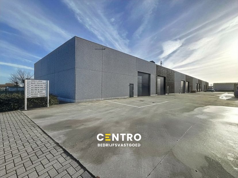 Andere beschikbare oppervlakten:&amp;nbsp; 245m² - 257m²<br />
<br />
Benaderende OPPERVLAKTEN:<br />
Magazijn: ± 454m²<br />
Parkeerplaatsen: ± 58m²<br /