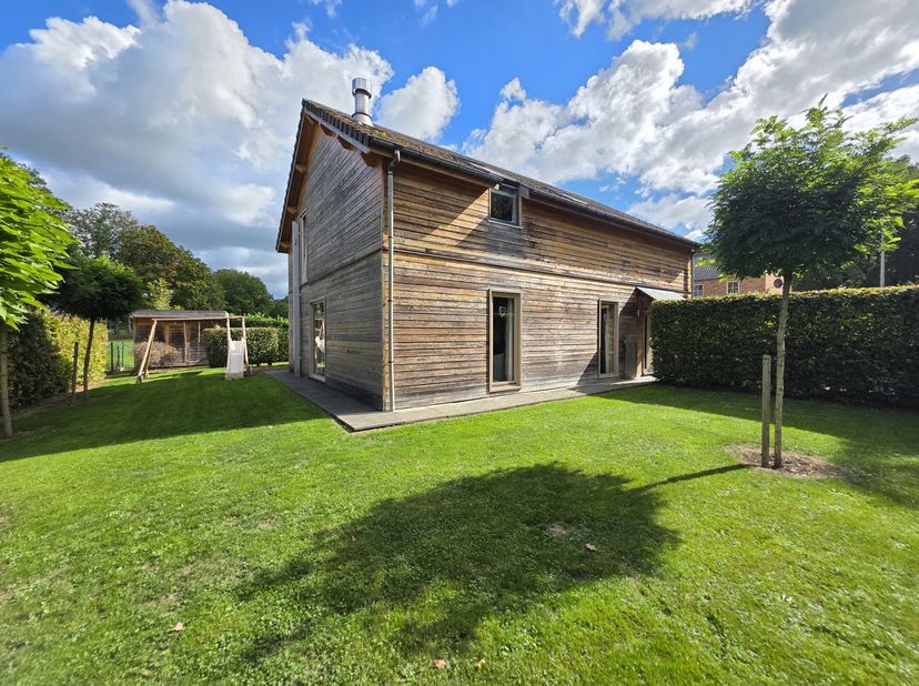 Huis te koop in Au-dessus des Hans 19,
                    6941 Bomal
