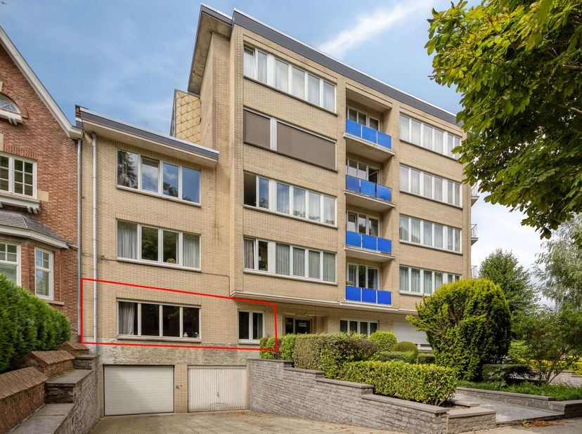 Immo Pické biedt U dit zeer goed gelegen gelijkvloersappartement aan in Anderlecht, in de onmiddellijke nabijheid van winkels, scholen, openbaar vervo