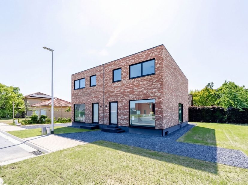 Huis te koop in Jacob van Maerlantstraat 15,
                    8830 Gits