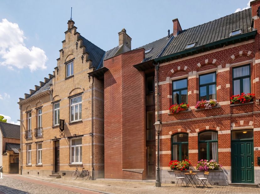 U kan de documenten downloaden en de eigendom virtueel bezoeken op www.irres.be. Na afspraak via Gilles op gilles@irres.be of bel 0470 046 650. Wonen