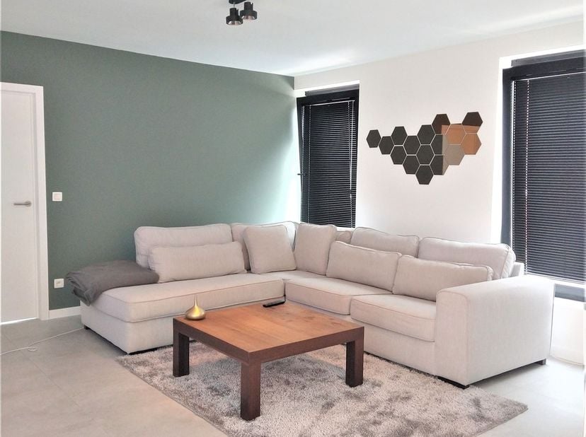 Modern 1 slaapkamer appartement met terras<br />
<br />
Ligging: Gelegen tegen het centrum van Turnhout, nabij scholen, openbaar vervoer, winkels en