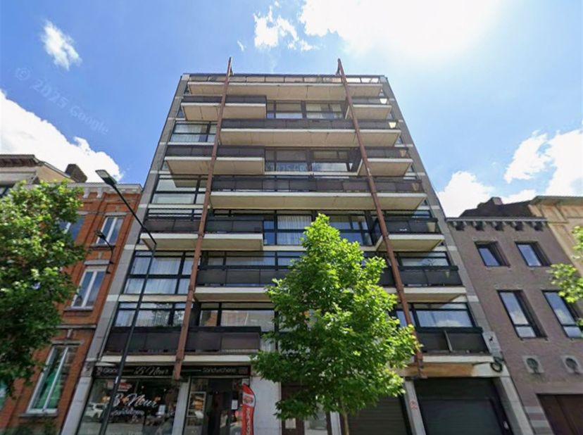 Ensemble immobilier à vendre, sous forme de rachat de parts de société ! (pas de droits denregistrement)<br />
La société, créée en mars 2024, possède
