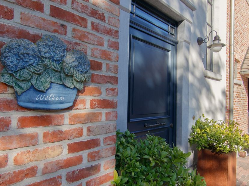 Compromisloze luxe en een superlatief landhuisgevoel.<br />
<br />
Deze exclusieve woning is consequent afgewerkt met een Engels interieur van uiterst