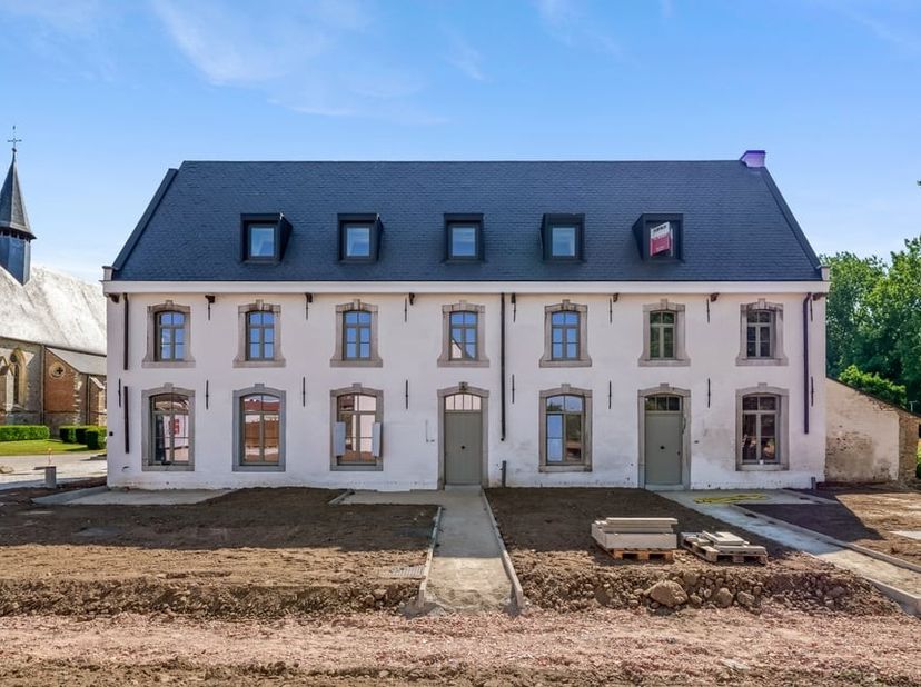 Wonen met karakter in het hart van rust en geschiedenis<br />
<br />
Aan de rand van Sint-Truiden, verscholen in het sfeervolle Begijnhof, bevindt zic