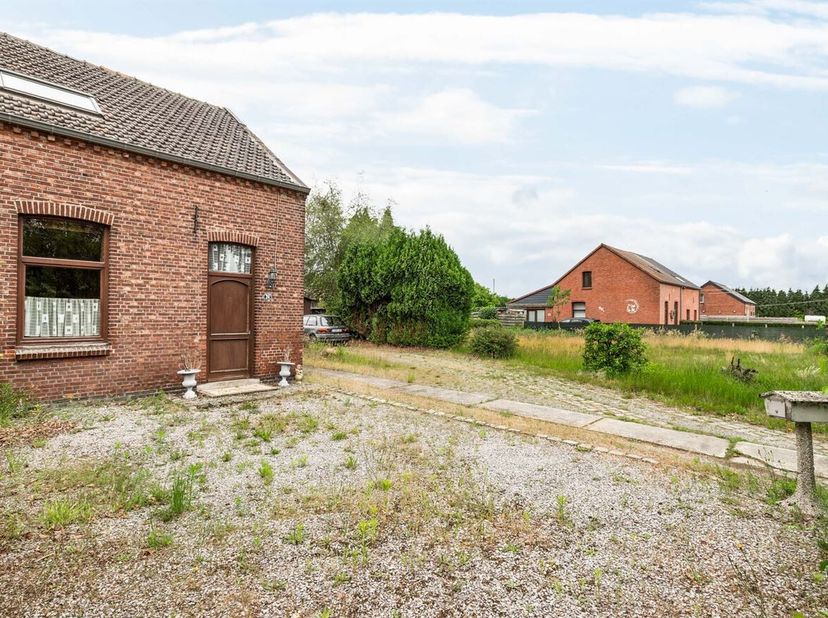 Leuke woning met 2 slaapkamers op een perceel van 1.529 m²<br />
Ligging: De woning is rustig gelegen in Pelt, met alle voorzieningen in de nabije omg