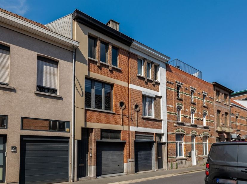 Ben je op zoek naar een renovatieproject waar je volledig je eigen stempel op kan drukken? Dan biedt deze woning een unieke kans.<br />
Bij het betred