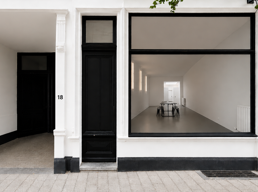 Op een centrale locatie in Antwerpen, tussen het Eilandje, de Academiebuurt en het historische centrum, bevindt zich naast de kantoren van Studio Caly