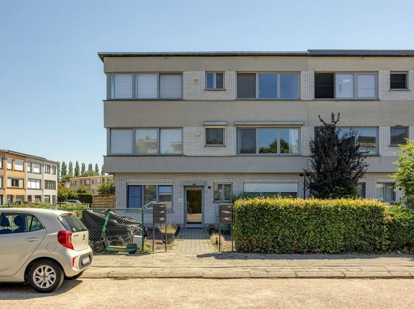 Ruim 2-slaapkamerappartement aan het Veltwijckpark. <br />
Op wandelafstand van de Ekerse dorpskern, natuurdomein d'Oude Landen en station Ekeren.<br