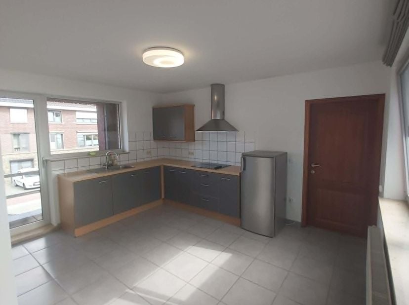 Appartement 1e verdieping GEEN GEMEENSCH. KOSTEN toplocatie Diepenbeek centrum<br />
Ruim (141m²) instapklaar appartement op toplocatie Diepenbeek cen