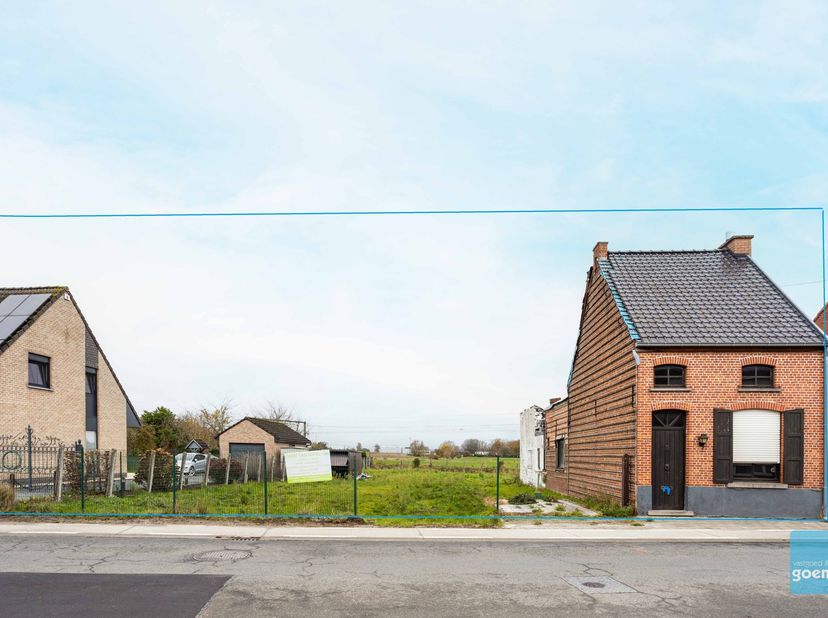 TE KOOP: In wichelen, vind u deze te renoveren woning.<br />
De woning is goed gelegen, omgeven door groen, en toch vlakbij alle belangrijke verbindin