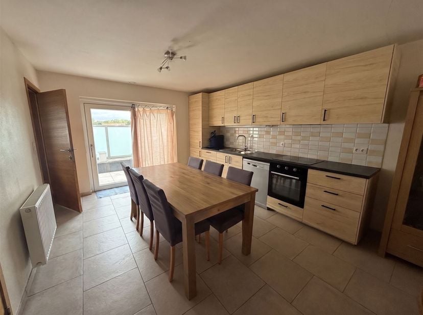 Zeer mooi, recent duplexappartement van +/- 76 m² met een terras van 15 m², gelegen in het hart van Basècles.<br />
<br />
Deze woning, gelegen op d