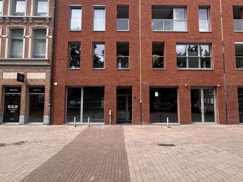 Bien professionnel à louer
                    à 2000 Antwerpen