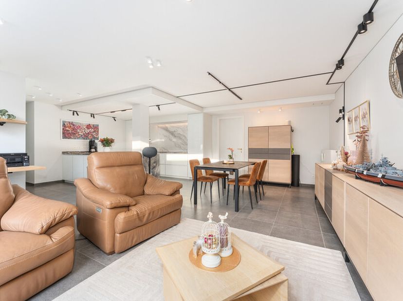 niek appartment centrum waregem, extreem hoge afwerkingsgraad enkel de keuken heeft hier al een waarde van 60.000 euro. Bent u op zoek naar een gelijk