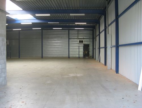                                         Magazijn met bureel te huur in Houthalen, € 3.100
