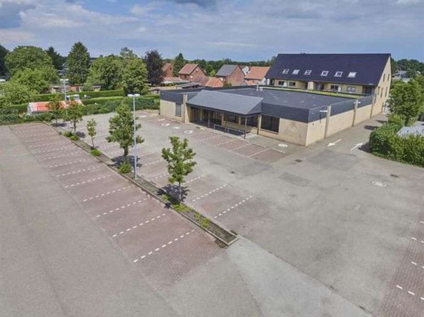 Bedrijfsvastgoed te koop in ,
                    3940 Hechtel