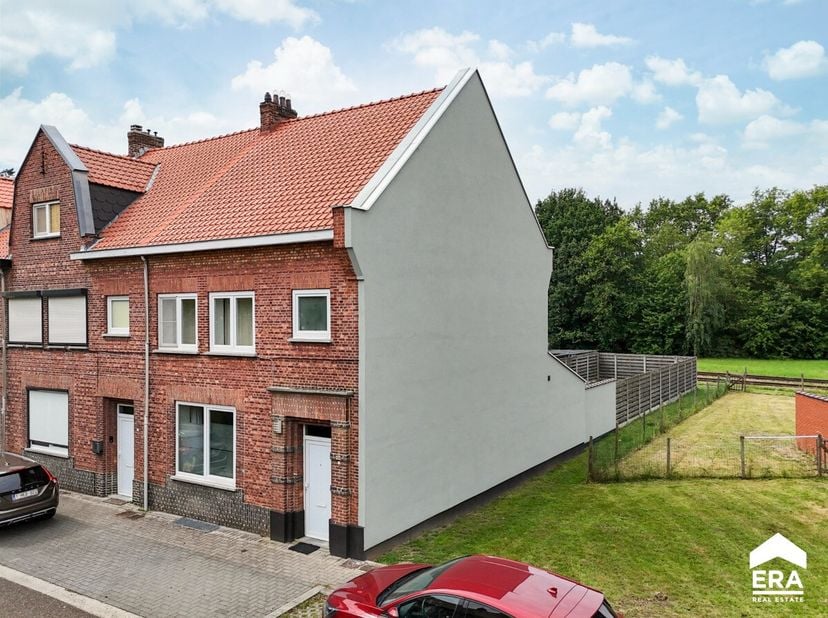 Te koop: halfopen woning in de Berberiswijk in HamRustig gelegen in een gezellige wijk omringd door bossen en groen, vlot verbonden met de E313 richti