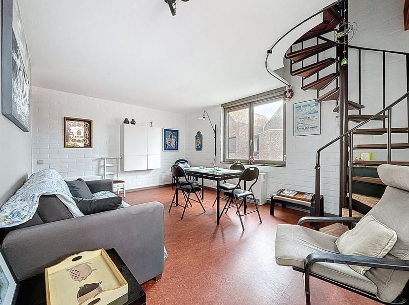 Ce duplex à rénover avec potentiel est situé dans le domaine Nieuweryde&amp;nbsp;au calme mais au centre, à proximité du parc maritime et du chenal du por