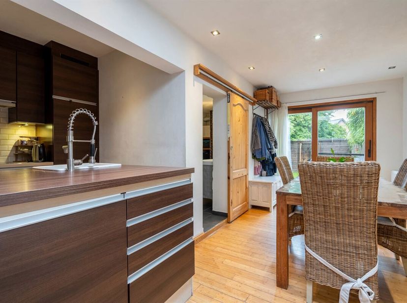 Instapklare woning met 4 (slaap)kamers en mooie tuin in centrale ligging!<br />
Op zoek naar een instapklare woning op een gunstige locatie? Deze char
