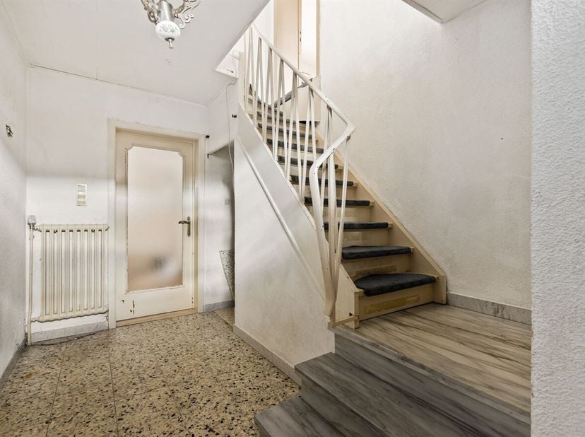 Ruime gezinswoning met 3 slaapkamers, tuin en garage op een perceel van 392 m²<br />
Bent u op zoek naar een woning die u volledig naar eigen smaak ku