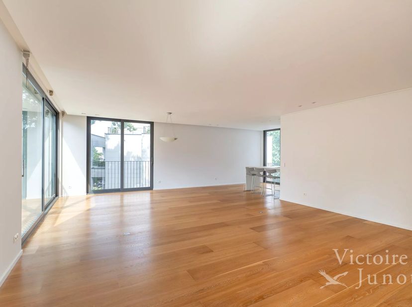 Gepresenteerd door Yanis Morsa : 0487 71 46 10 / yanis.morsa@victoire.be<br />
Exclusief biedt VICTOIRE JUNOT u aan in Uccle, wijk Dieweg, nabij de wi