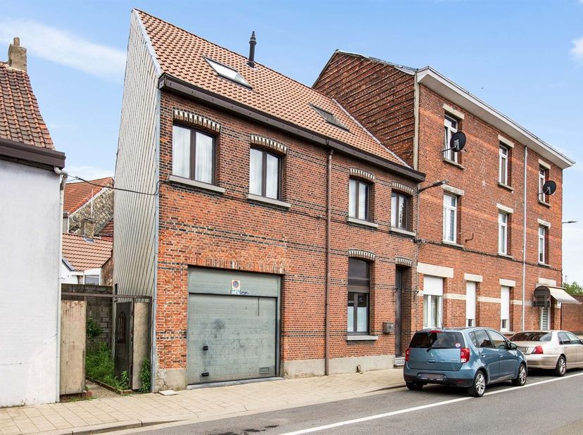 Ligging:<br />
Deze woning is gelegen in de rustige Kilstraat in Hoboken, een aangename woonomgeving met winkels, scholen, openbaar vervoer en belangr