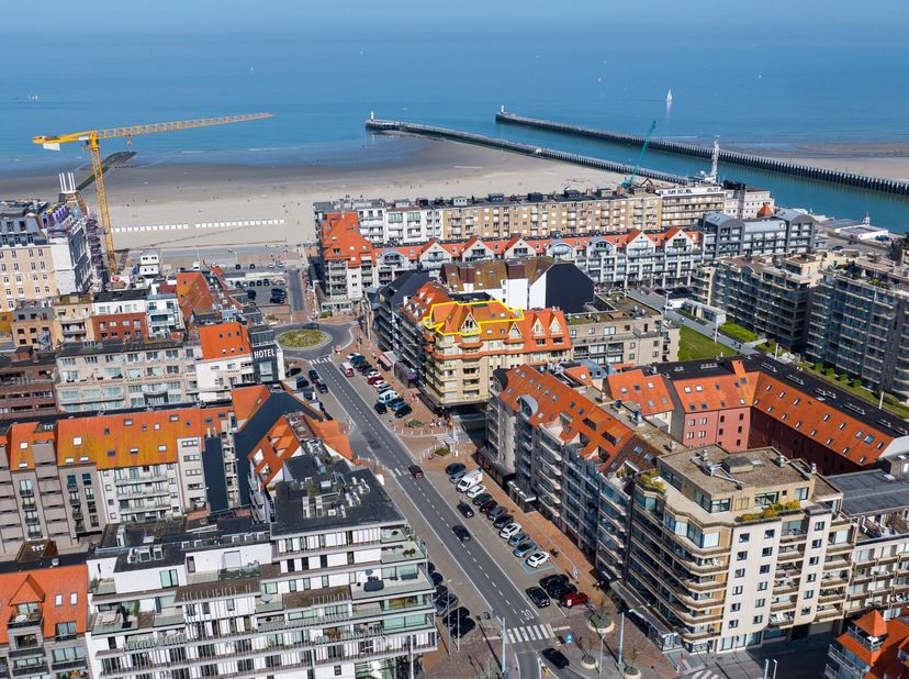Découvrez cet appartement spacieux et lumineux, idéalement situé dans un emplacement de premier choix à proximité immédiate de la digue. Vous profitez